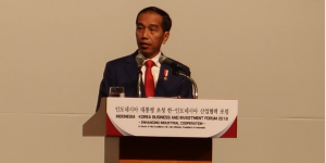 Presiden Jokowi menyampaikan sambutan pada Forum bisnis Indonesia-Korea, di Seoul, Korsel, Senin (10/9) pagi. (Foto: Antara)
