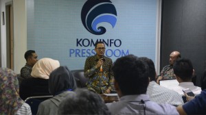 Dirjen Aptika Kementerian Kominfo saat peluncuran layanan aplikasi Chatbot Anti Hoaks tersebut di Jakarta, Jumat (12/4). (Foto: Kementerian Kominfo)