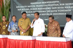 Presiden Jokowi meresmikan 3 KEK dan 2 rumah susun mahasiswa, di Bandar Udara Sam Ratulangi, Kota Manado, Sulawesi Utara (Sulut), Senin (1/4) pagi. (Foto: Rahmat/Humas)