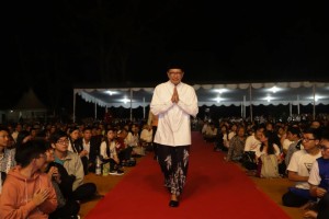 Menag Lukman Hakim Saifuddin menghadiri Perayaan Hari Tri Suci Waisak 2563 Buddhist Era Tahun 2019, di pelataran Candi Borobudur, Magelang, Jawa Tengah, Sabtu (18/5) malam. (Foto: Humas Kemenag)