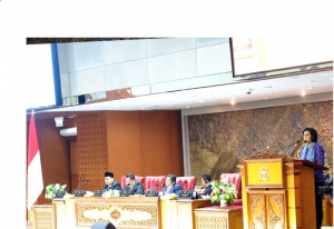 Menkeu Sri Mulyani Indrawati menyampaikan usulan Pemerintah untuk RAPBN 2020, dalam Rapat Paripurna DPR RI, di Jakarta, Senin (20/5) siang. (Foto: Humas Kemenkeu)