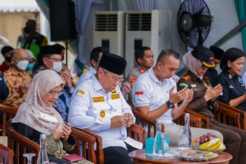 Pemkot Tangsel Bersama Forkopimda Gelar Doa Bersama Lintas Agama, Bentuk Empati Atas Tragedi Kanjuruhan (Wali Kota Benyamin Davnie)