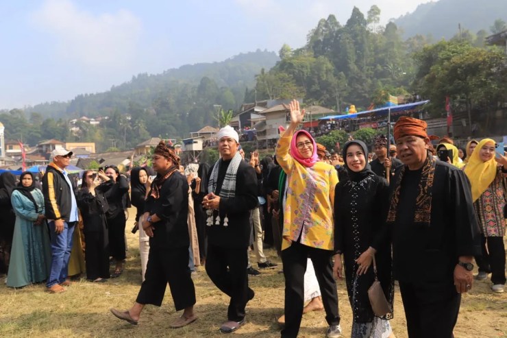 Airin Rachmi Diany Hadiri Upacara Adat Seren Taun Kasepuhan Cisitu