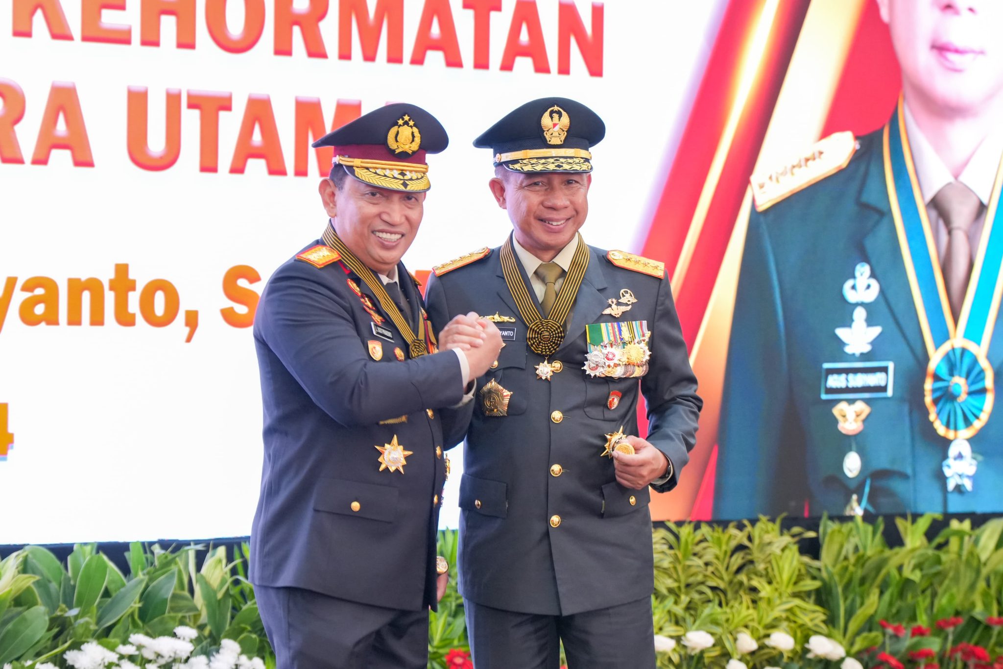 Kapolri Sematkan Bintang Bhayangkara Utama ke Panglima dan 3 Kepala Staf TNI, Polri: Sinergitas Menuju Indonesia Maju 4 IMG 20241004 WA0030 scaled