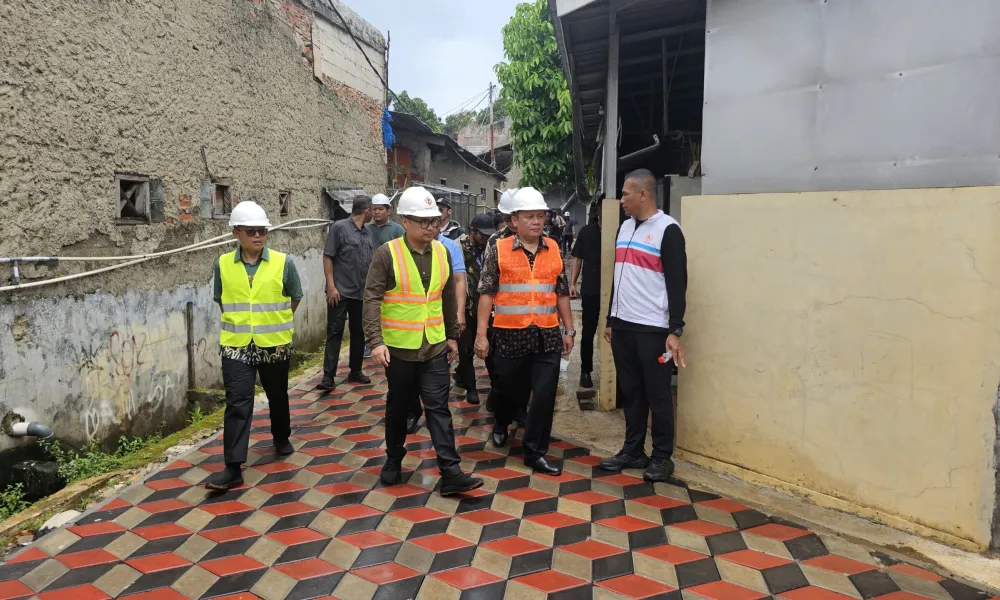 Pilar Saga Ichsan Tinjau Penataan Kampung Kumuh di Bambu Apus, Pastikan Proyek Selesai Tepat Waktu dan Berkualitas