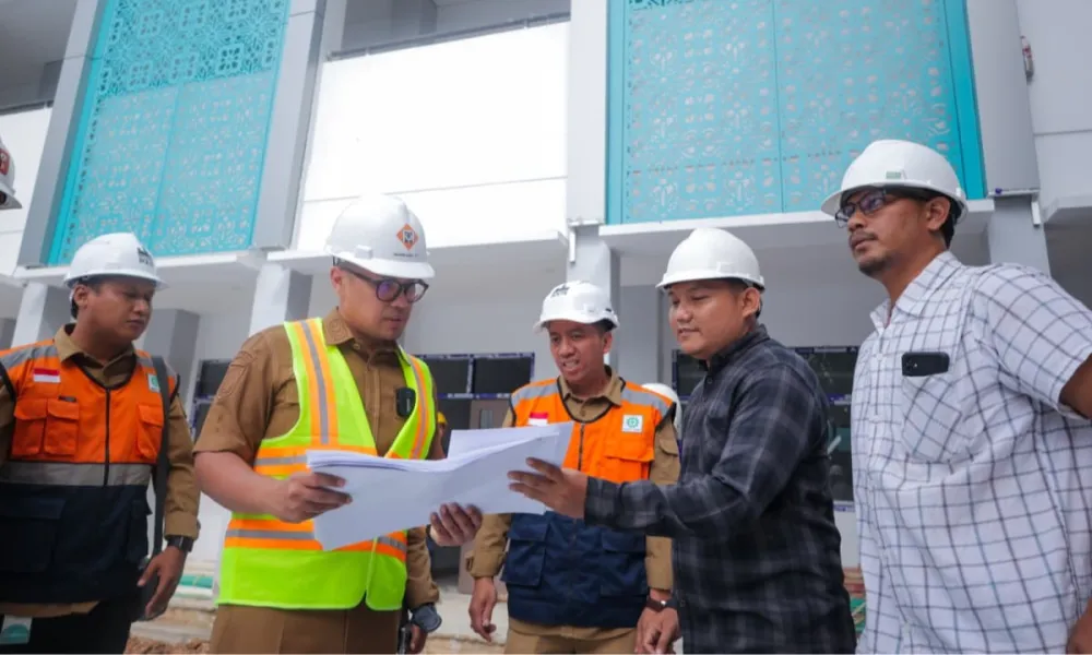 Pilar Saga Ichsan Tinjau Pembangunan SMPN 20 Tangsel: Pembangunan Hampir Rampung dan Siap Digunakan