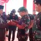 Menhan Prabowo Beri Pistol Produksi Pindad ke Tiga Kepala Staf Angkatan di Acara Penetapan Komcad 2022