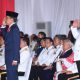 Menhan Prabowo Dampingi Presiden Jokowi Pimpin Upacara Parade Senja HUT TNI di Kemhan