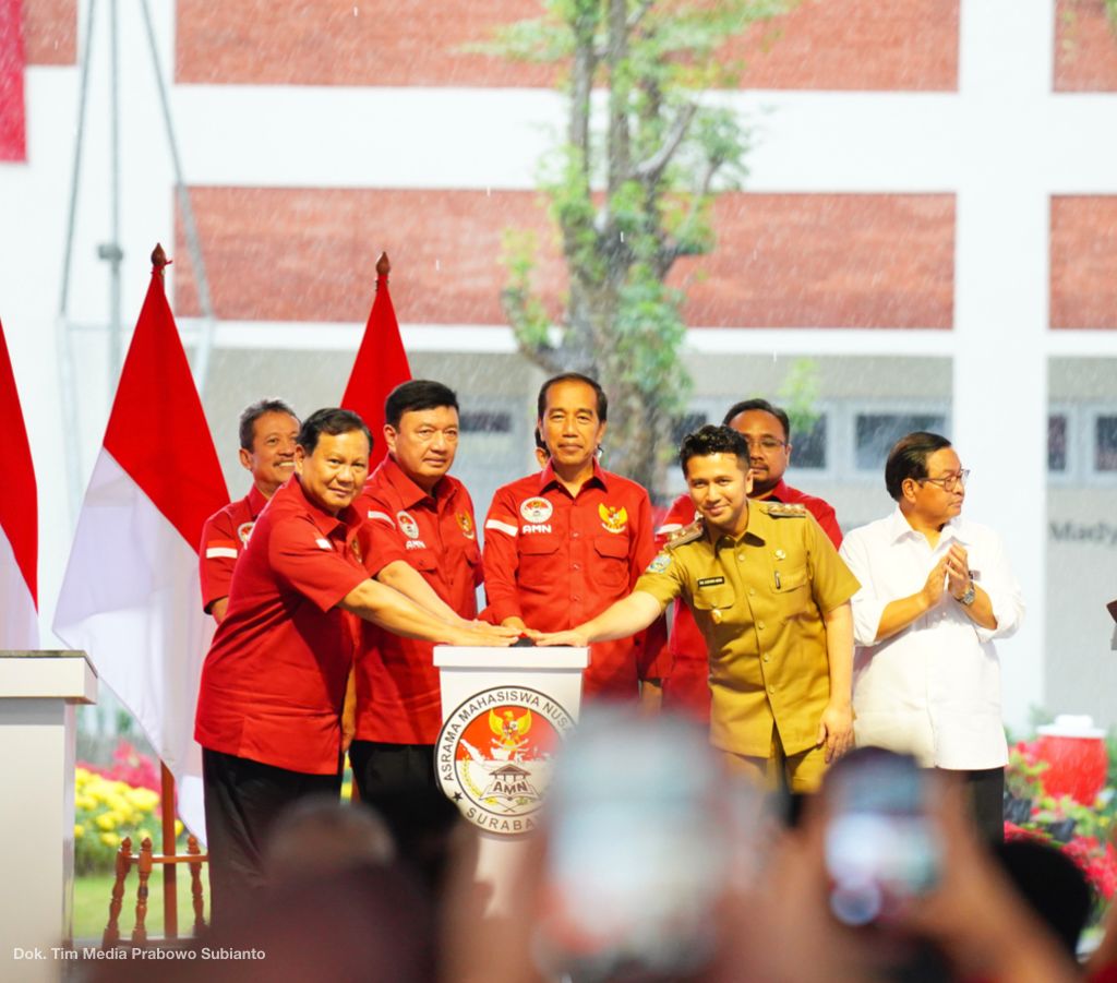 Menhan Prabowo Dampingi Jokowi Resmikan Asrama Mahasiswa Nusantara di Surabaya