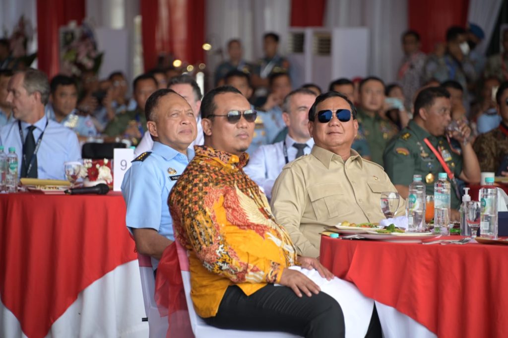 Menhan Prabowo Saksikan Manuver Alutsista Udara di Indodefence 2022