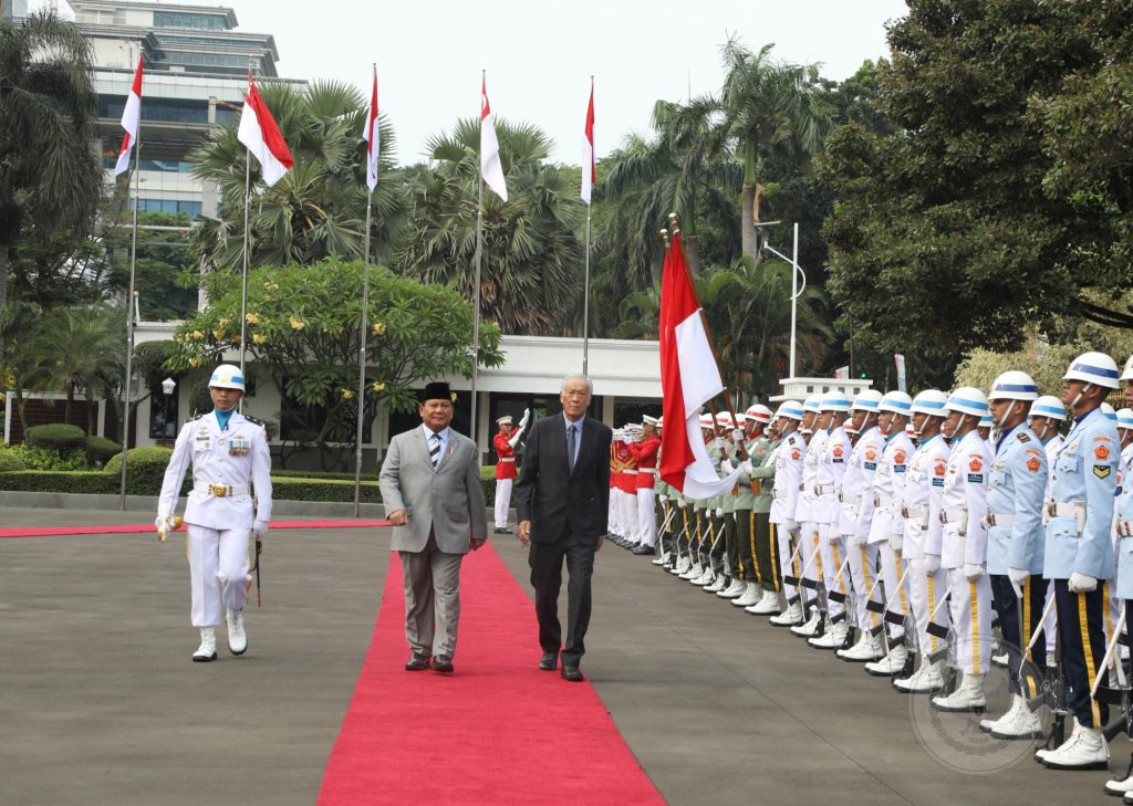 Menhan Prabowo Terima Menhan Singapura, Apresiasi Keikutsertaan Pada Indo Defence 2022