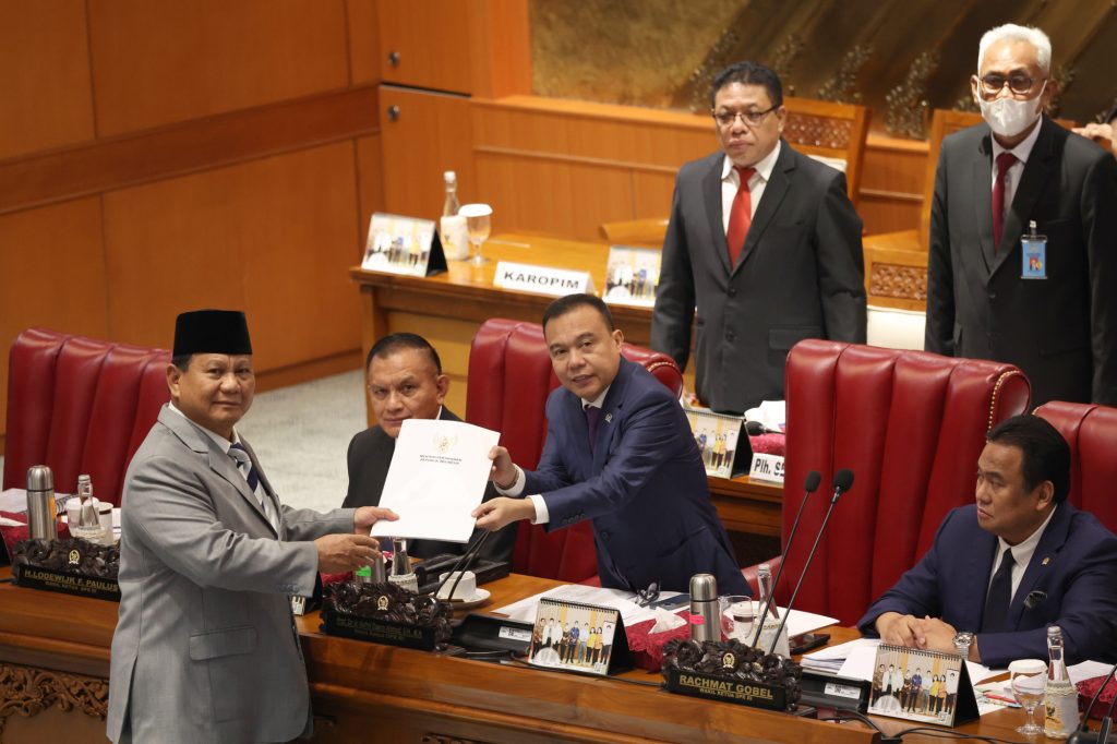 DPR RI Sahkan UU Pengesahan Perjanjian Kerja Sama Bidang Pertahanan RI – Rep. Singapura dan RI – Rep. Fiji