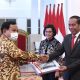 Menhan Prabowo Menerima DIPA Tahun 2023 dari Presiden Jokowi