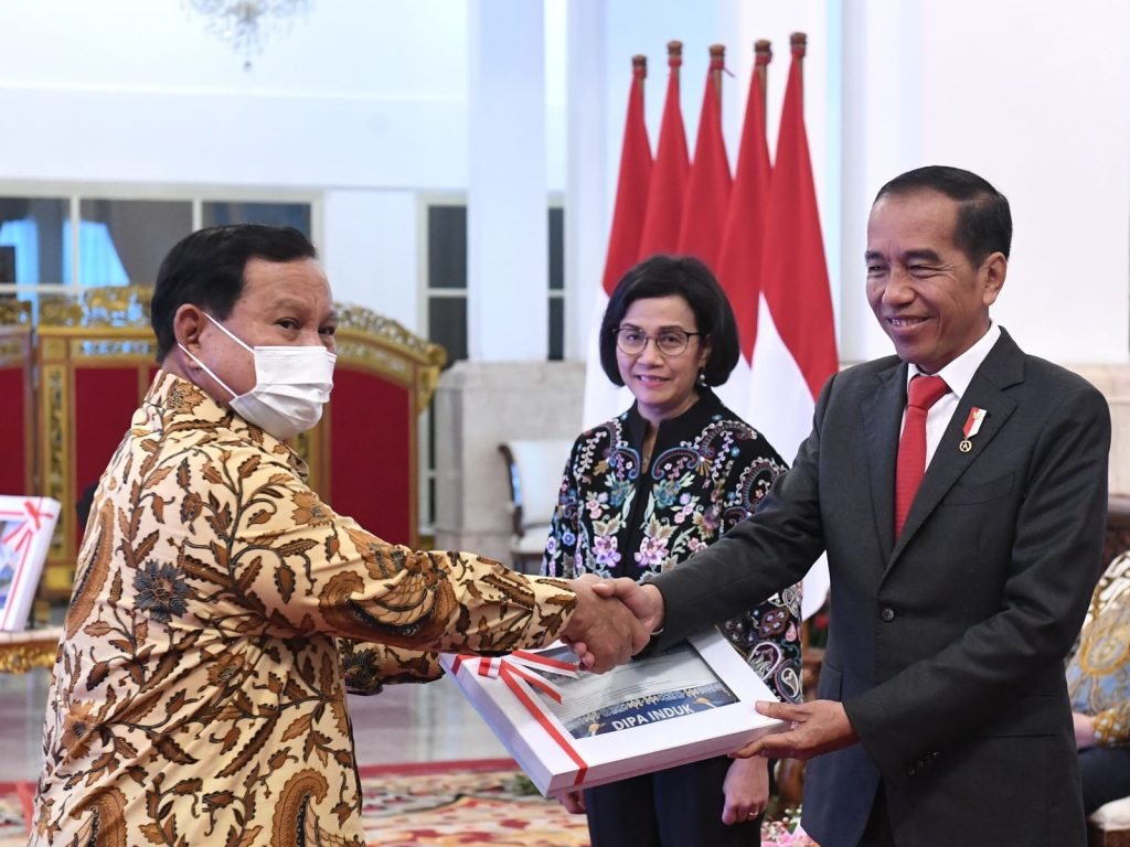Menhan Prabowo Menerima DIPA Tahun 2023 dari Presiden Jokowi
