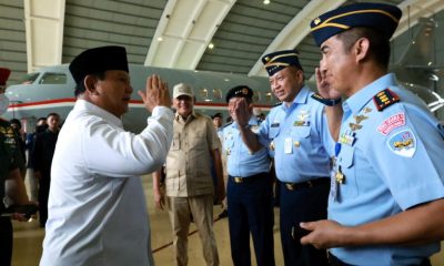 Menhan Prabowo Tinjau Pesawat Interim Falcon 7X dan 8X TNI AU