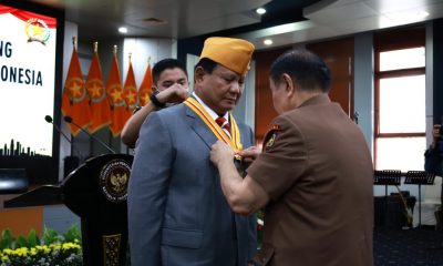 HUT LVRI ke-66, Menhan Prabowo Dianugerahi Bintang Legiun Veteran RI