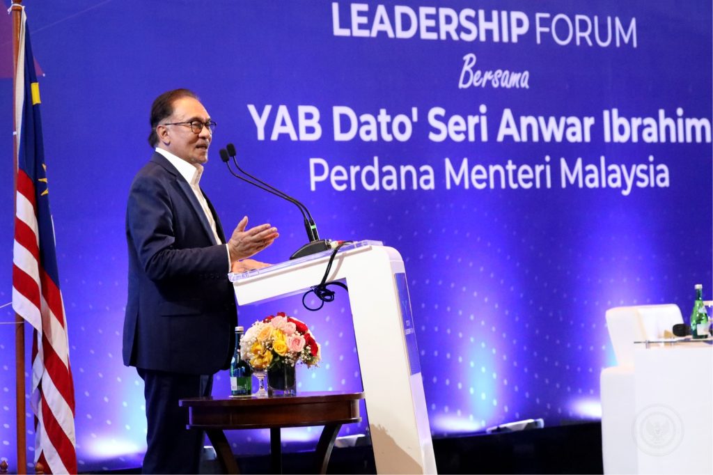 Menhan Prabowo Dampingi PM Malaysia Anwar Ibrahim Hadiri CT Corp Leadership Forum dan Antar Kepulangan ke Bandara