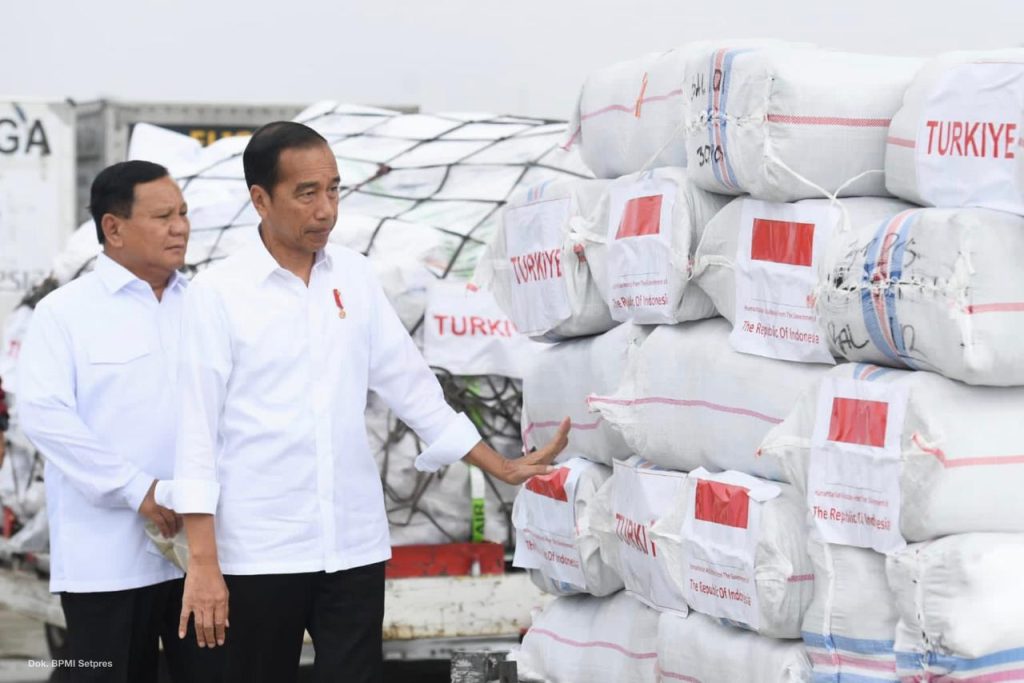 Menhan Prabowo Dampingi Presiden Jokowi Lepas Keberangkatan Bantuan Kemanusiaan untuk Turki dan Suriah