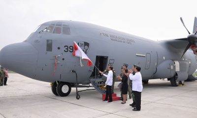 Disaksikan Presiden Jokowi, Menhan Prabowo Serah Terima Pesawat C-130J-30 Super Hercules ke TNI