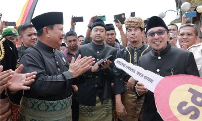 Menhan Prabowo Beri Bantuan 20 Unit Ambulans untuk Tanah Minang