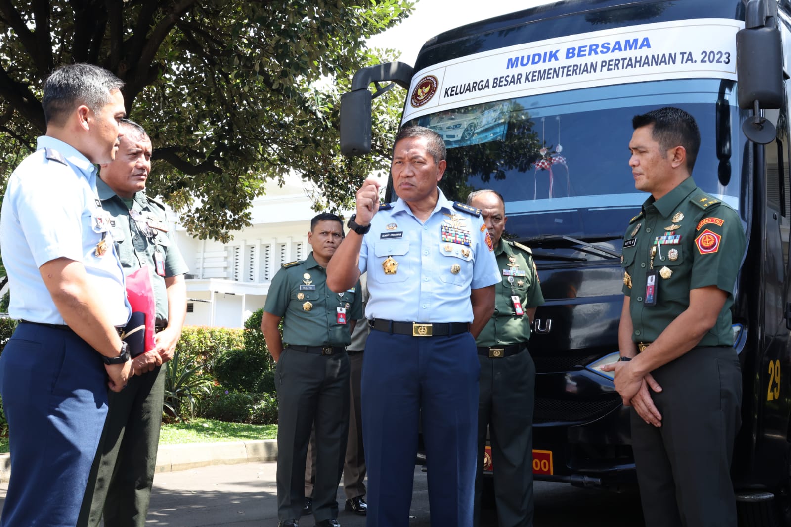 Sekjen Kemhan Cek Kesiapan Kendaraan Mudik Bersama Kemhan Tahun 2023
