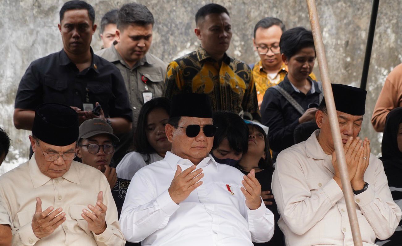 Menhan Prabowo Beri Penghormatan Terakhir kepada Mayjen TNI (Purn) Mulchis Anwar di Magelang