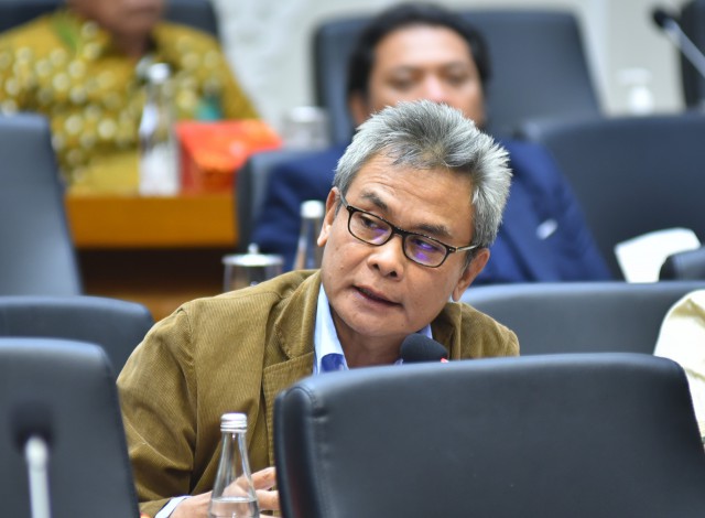 Anggota Badan Legislatif (Baleg) DPR RI Johan Budi dalam rapat Pleno Baleg DPR RI dengan Ketua Ombudsman RI Mokhamad Najih di Gedung DPR RI, Senayan, Jakarta, Selasa (30/5/2023). Foto : Eno/Man