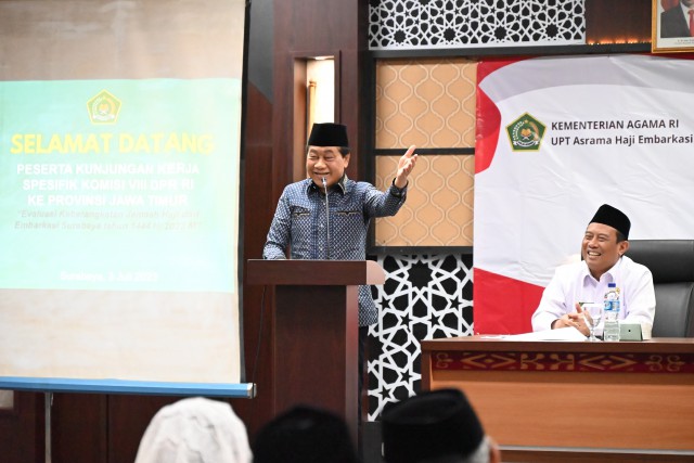 Wakil Ketua Komisi VIII DPR RI Moekhlas Sidik saat memimpin Kunjungan Kerja Spesifik dalam rangka evaluasi pemberangkatan jemaah haji tahun 2023 di kompleks Asrama Haji Sukolilo Surabaya, Senin (4/7/2023). Foto: Galuh/nr