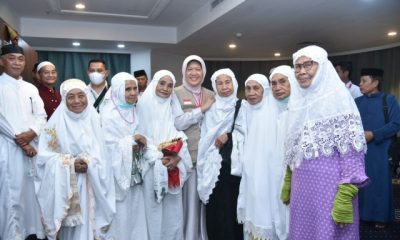 Anggota Komisi IX DPR RI yang ikut dalam Timwas Haji DPR RI, Hasnah Syam saat mengunjungi para jemaah haji asal Indonesia di Madinah. Foto: Oji/nr