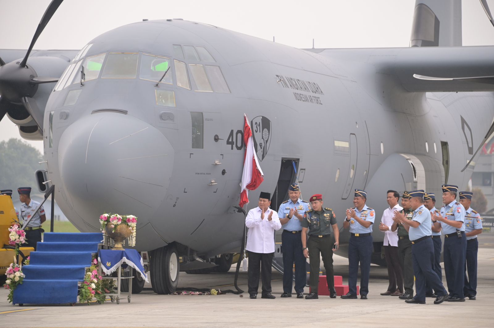 Menhan Prabowo Serahkan C-130J Super Hercules Kedua kepada KASAU