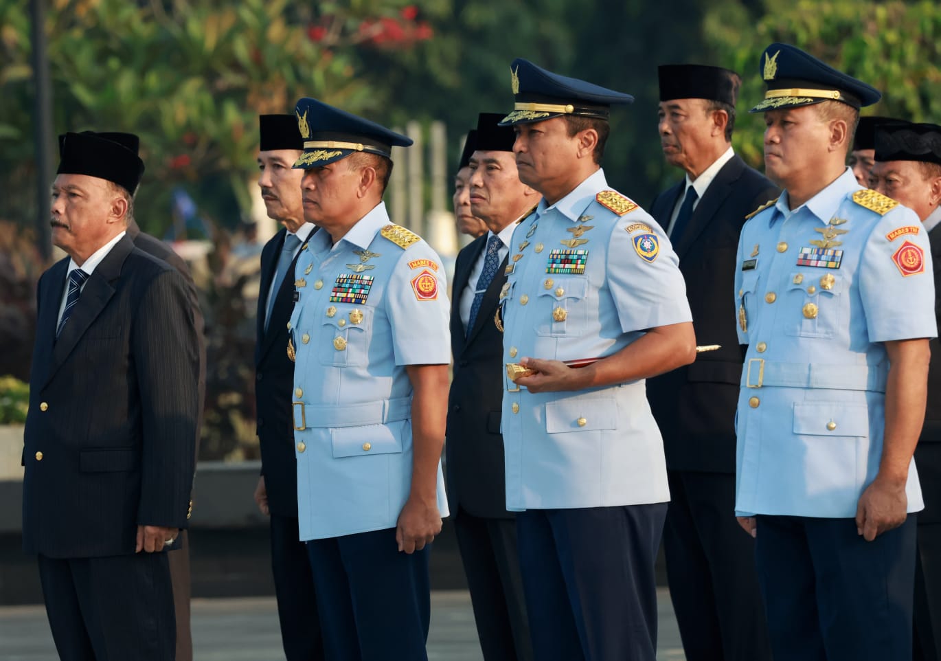 Sekjen Kemhan Hadiri Ziarah Jelang Peringatan Hari Bakti ke-76 TNI AU Di TMPNU Kalibata