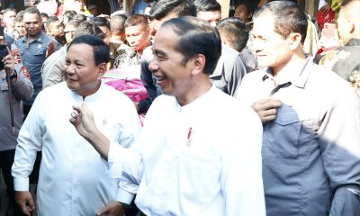 Menhan Prabowo Dampingi Presiden Jokowi Blusukan di Pasar Grogolan, Pekalongan