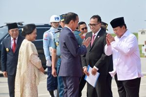 Menhan Prabowo Lepas Keberangkatan Presiden Jokowi ke India
