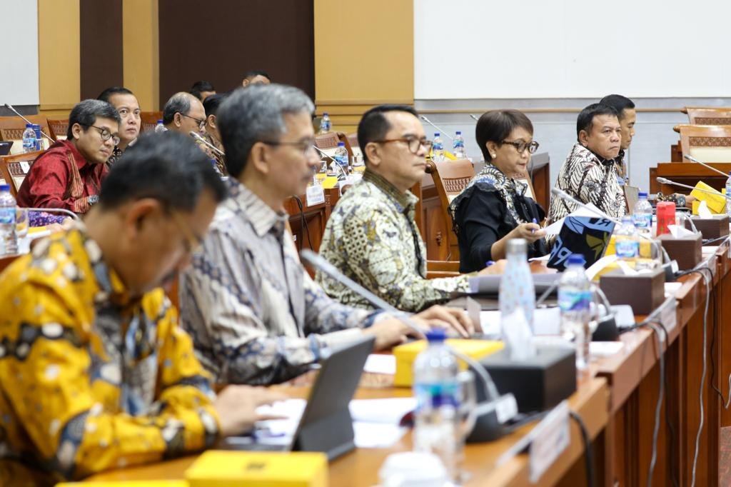 Hadiri Raker dengan Komisi I DPR RI, Wamenhan M. Herindra Bahas RUU Pengesahan Traktat Tentang Pelarangan Senjata Nuklir