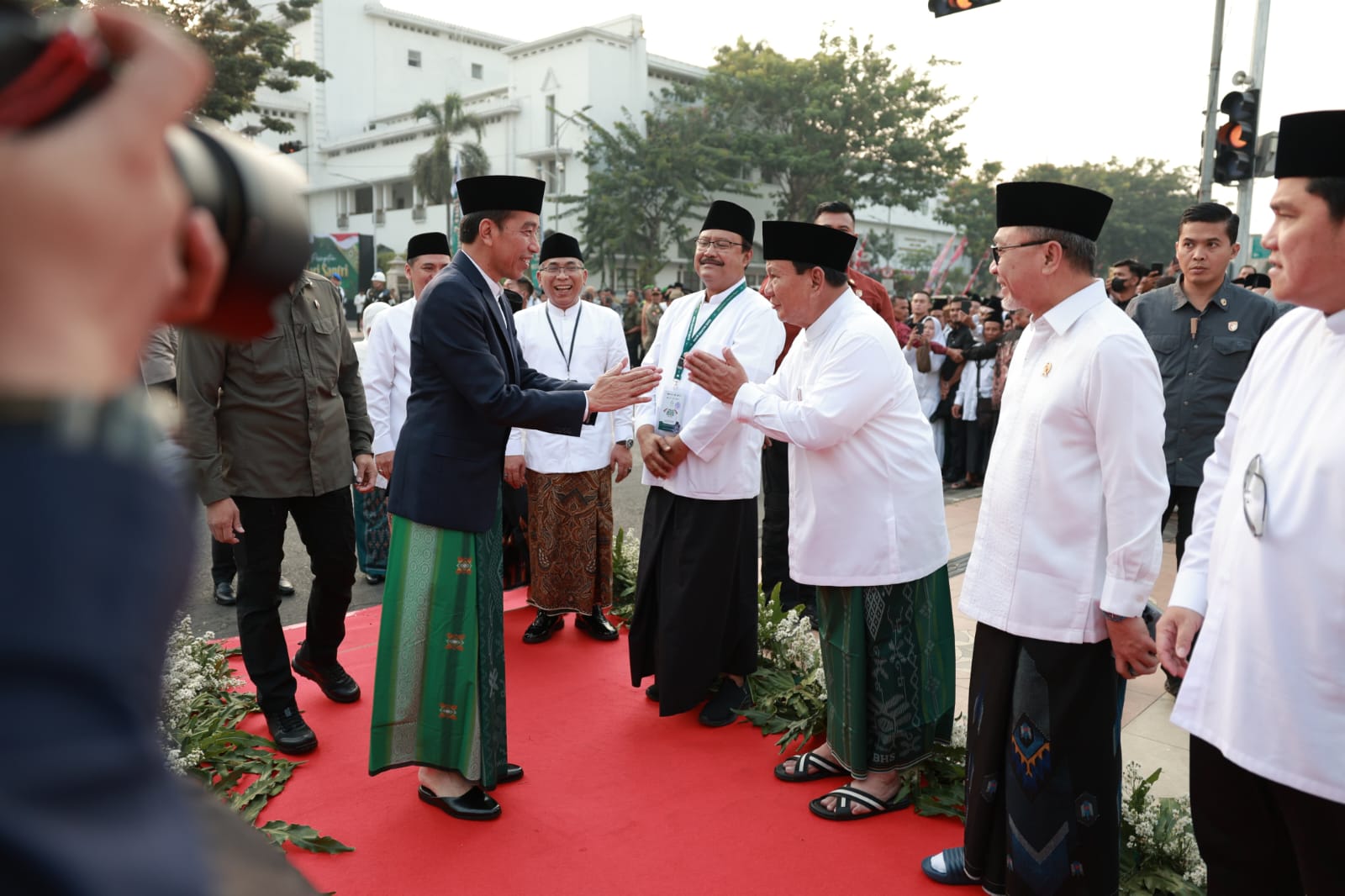 Menhan Prabowo Dampingi Presiden RI Jokowi Pimpin Apel Peringatan Hari Santri Nasional di Tugu Pahlawan