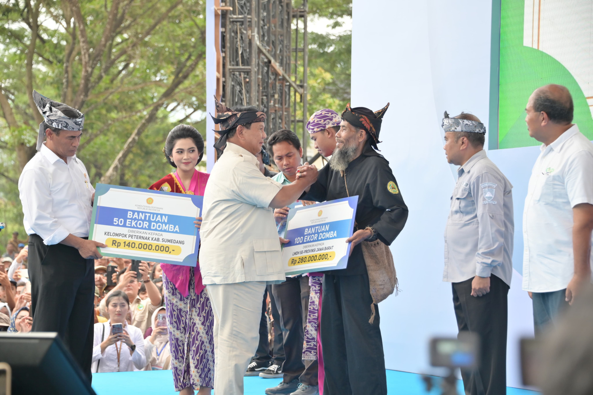 Menhan Prabowo Bertemu Puluhan Ribu Petani dan Peternak: Ketahanan Nasional Tergantung Pangan