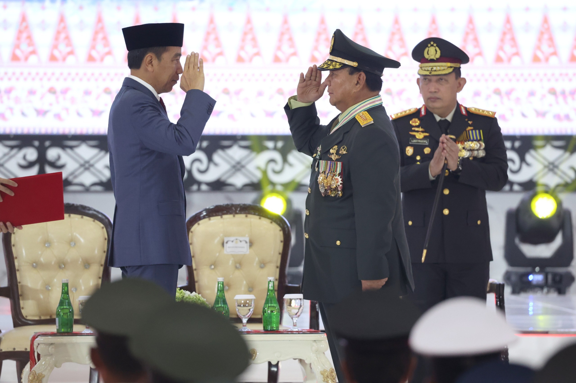Di Rapim TNI-Polri, Menhan Prabowo Terima Kenaikan Pangkat Istimewa dari Presiden Jokowi