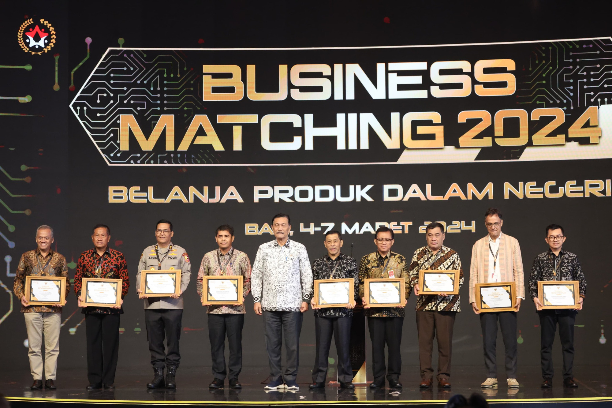 Sekjen Kemhan Hadiri Business Matching 2024 di Bali, Kementerian Pertahanan Terima Penghargaan Terbaik P3DN