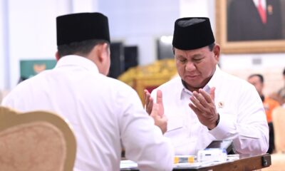 Menhan Prabowo Bayar Zakat Fitrah di Istana Negara