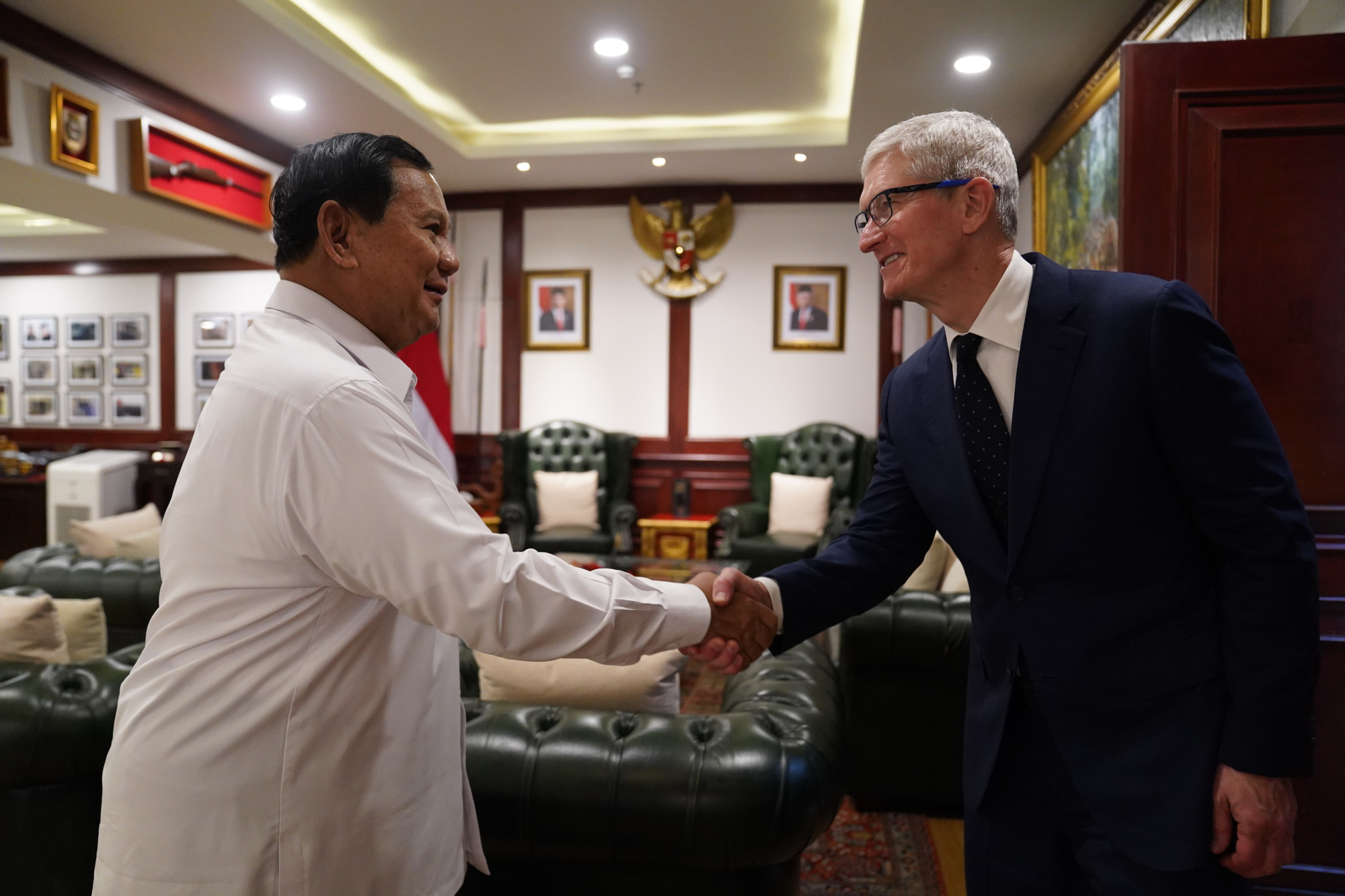 Menhan Prabowo Terima Kunjungan CEO Apple Tim Cook di Kemhan