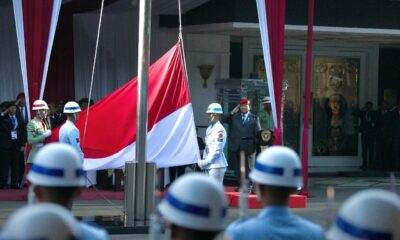 Menhan Prabowo Pimpin Upacara Parade Senja di Kemhan