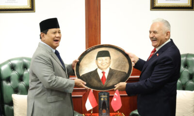 Menhan Prabowo Terima Kunjungan Mantan PM Turki di Kemhan