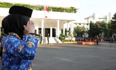 Staf Ahli Menhan Bidang Keamanan Pimpin Upacara Bendera Bulanan di Kementerian Pertahanan