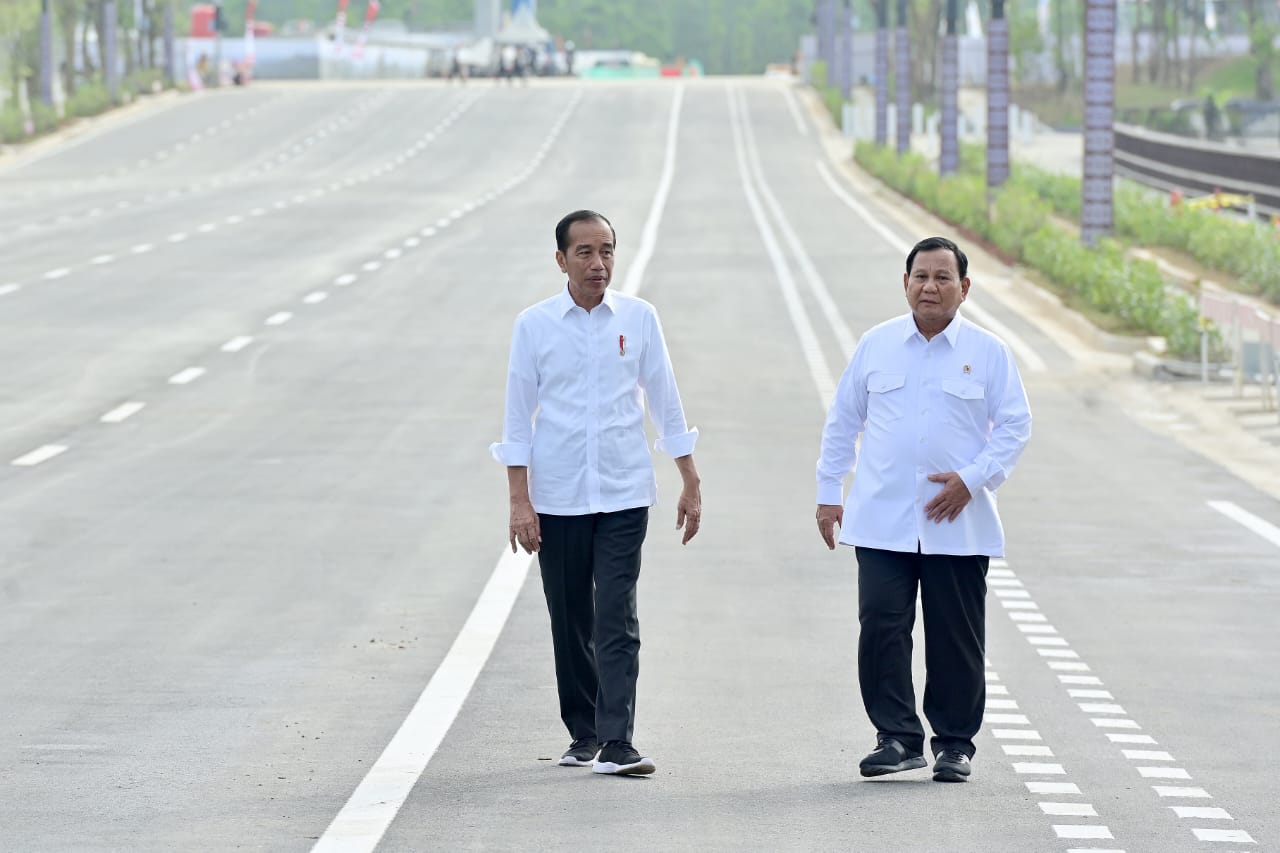 Menhan Prabowo Dampingi Presiden Jokowi Tinjau Progres Pembangunan IKN