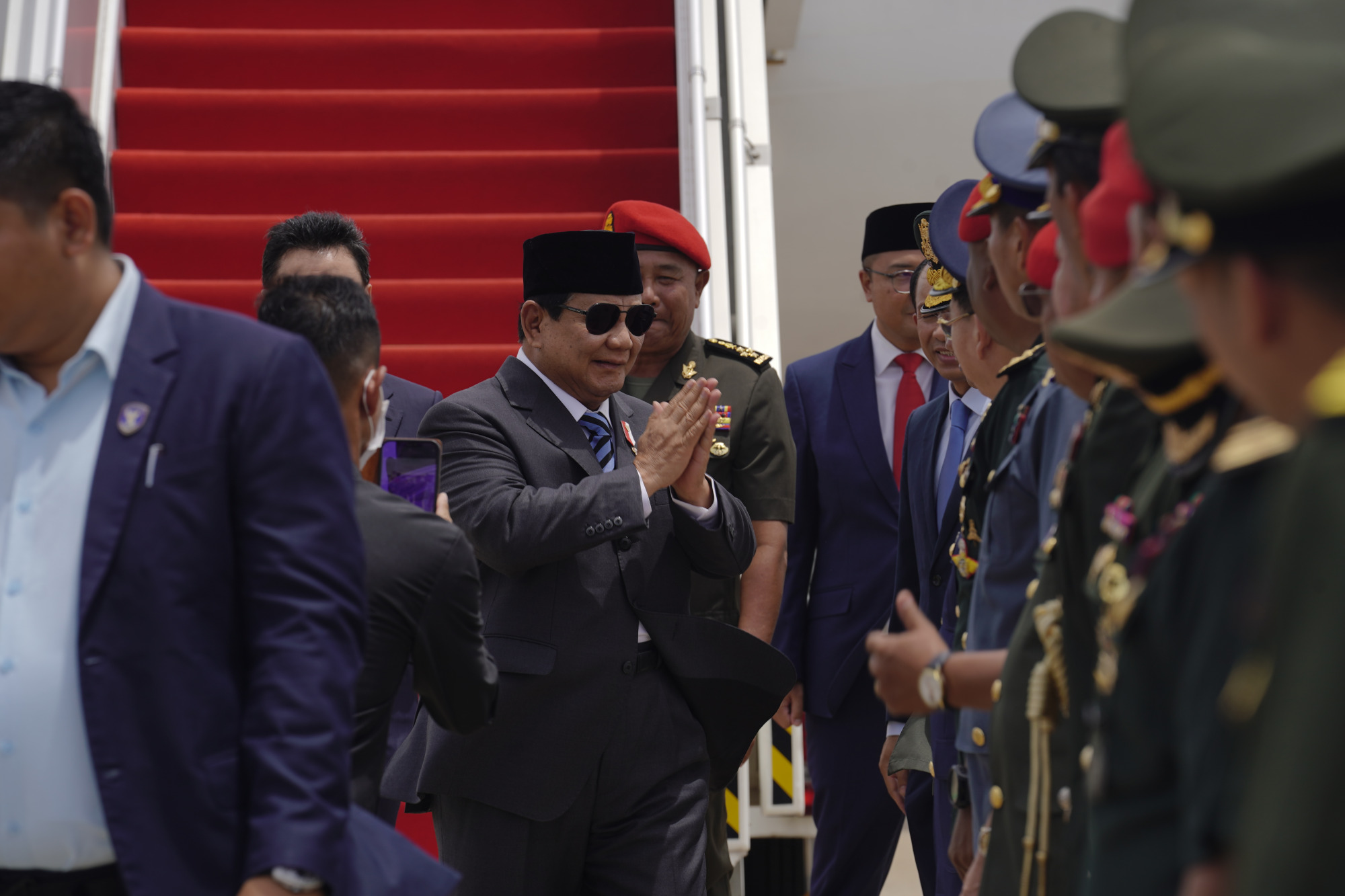 Usai Laos, Menhan Prabowo Bertolak ke Kamboja Temui PM dan Presiden Senat Kamboja
