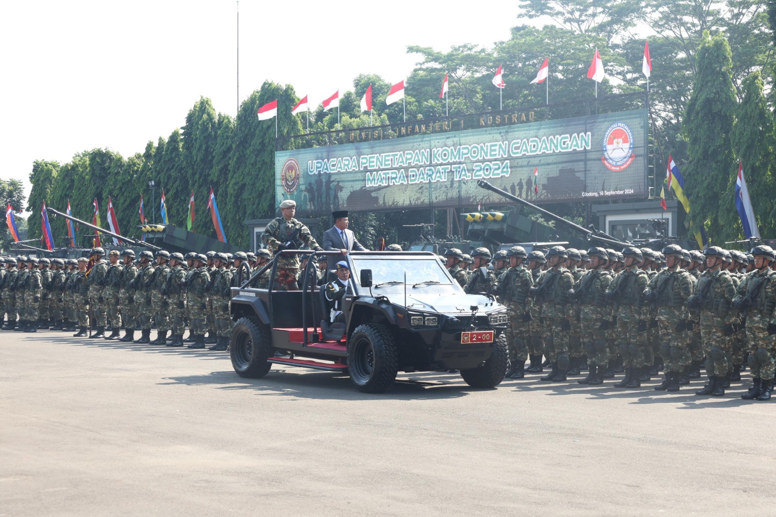 Wamenhan M. Herindra Tetapkan 1.145 Anggota Komcad Matra Darat TA. 2024