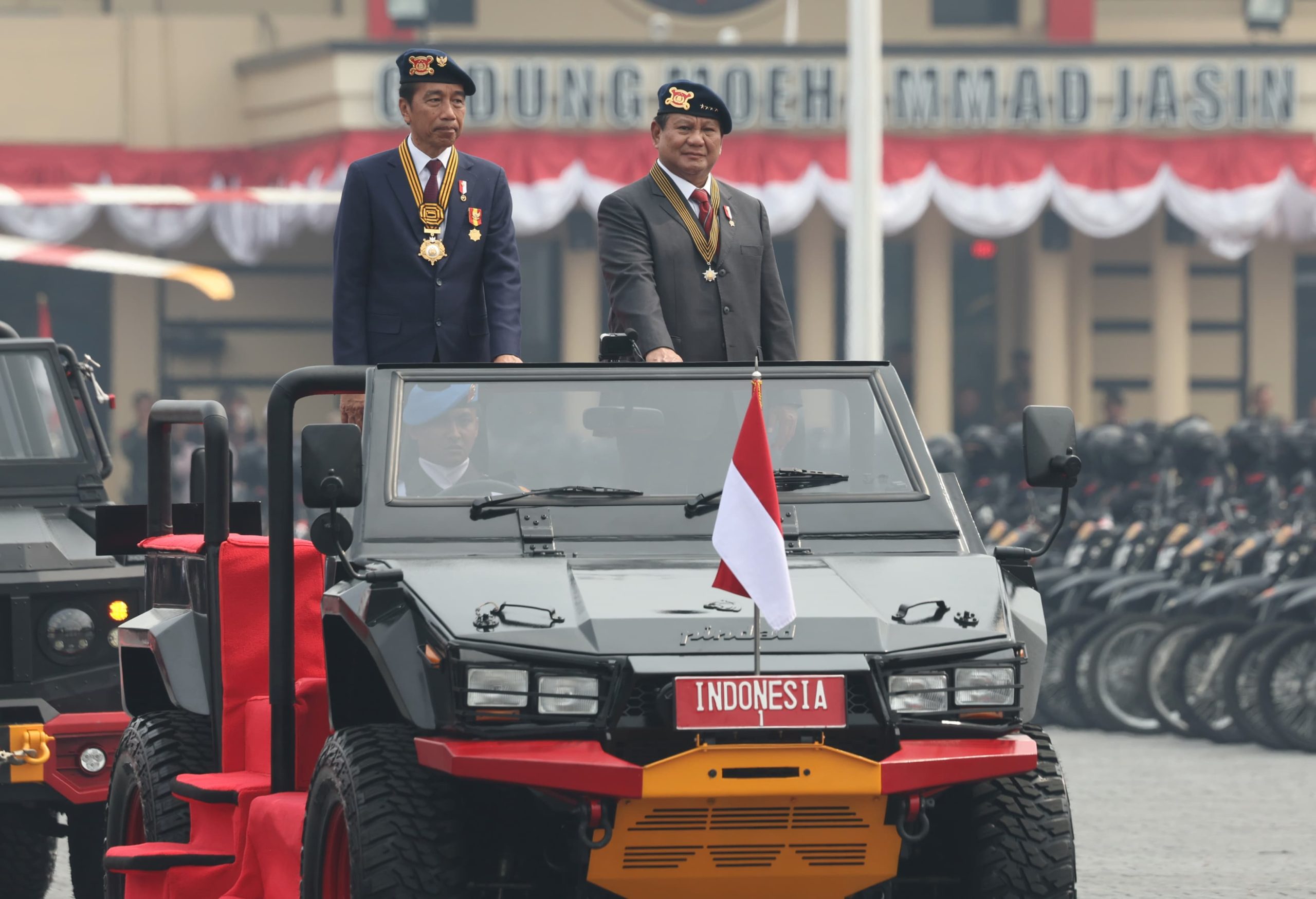 Menhan Prabowo Dampingi Presiden Jokowi Terima Medali “Loka Praja Samrakshana”