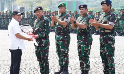 Wamenhan M. Herindra Serahkan Alpalhankam kepada Panglima TNI di Monas