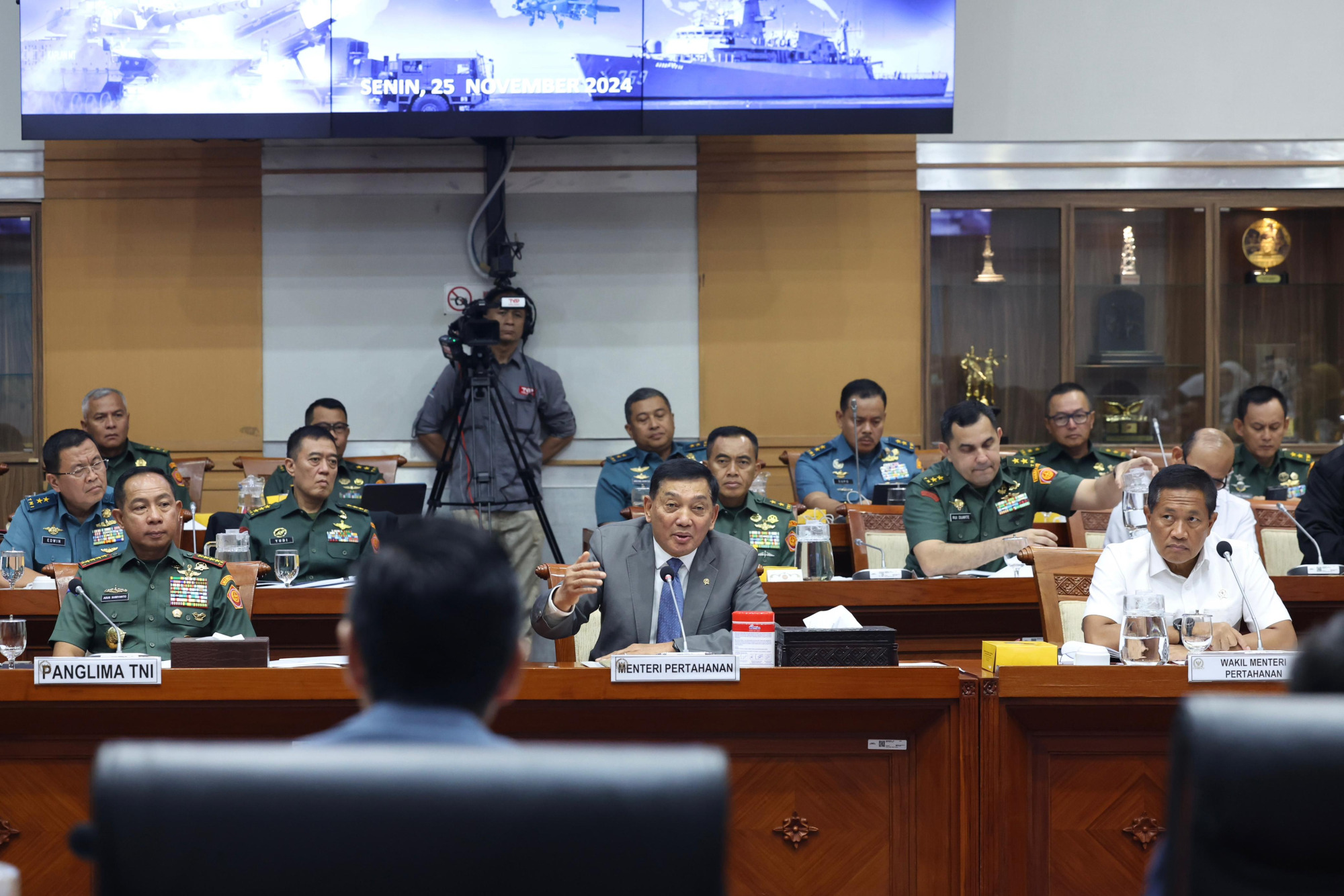 Hadiri Rapat Kerja dengan Komisi I DPR, Menhan Sjafrie Fokus Melanjutkan dan Mengembangkan Pembangunan Kekuatan Pertahanan Negara