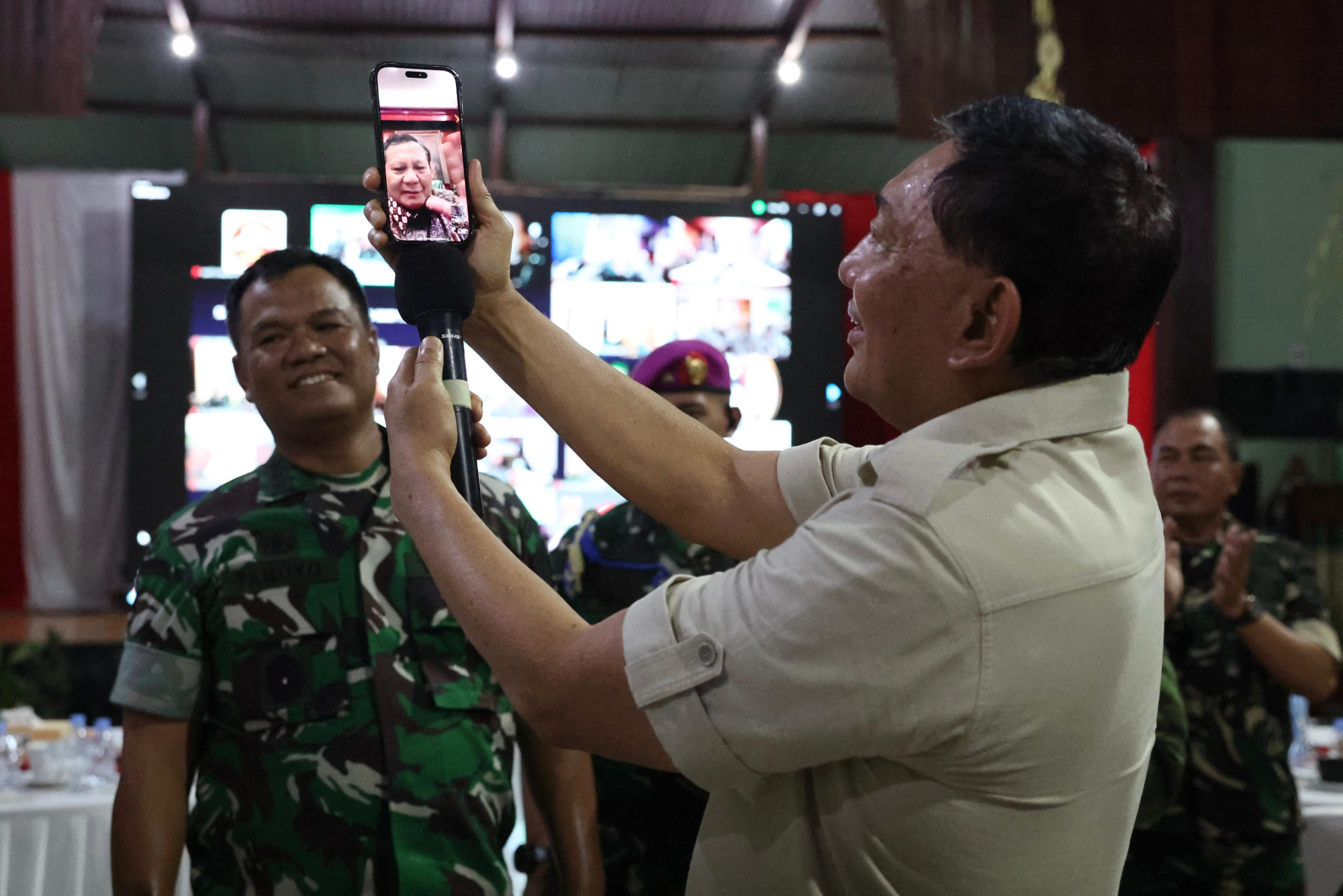 Presiden dan Menhan Sapa Ribuan Prajurit TNI di Papua